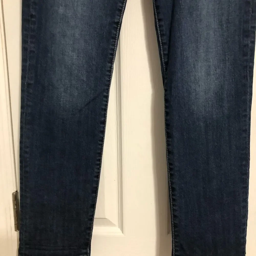 Kut from the Kloth‎ women's size 6 straight leg medium to dark wash